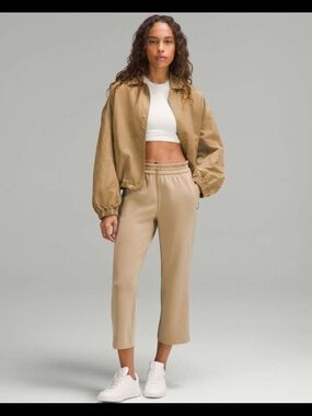 Lululemon Softstreme High-Rise Straight-Leg Cropped PantFilbert Tan 10 NWT